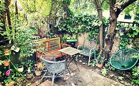 Flat In Historic Villa With Your Own Private Garden, Near City Park