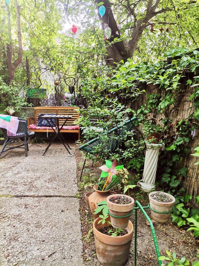 Flat In Historic Villa With Your Own Private Garden, Near City Park Budapest Esterno foto