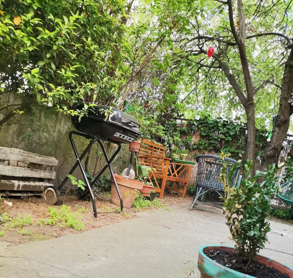 Flat In Historic Villa With Your Own Private Garden, Near City Park Budapest Esterno foto