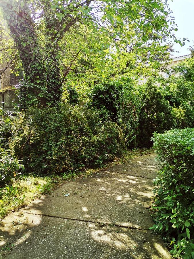 Flat In Historic Villa With Your Own Private Garden, Near City Park Budapest Esterno foto